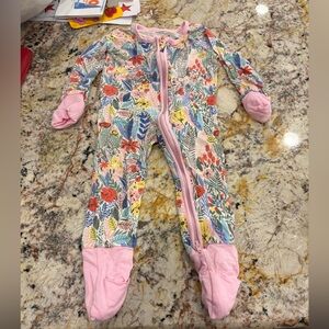 Guc Little sleepies floral footie